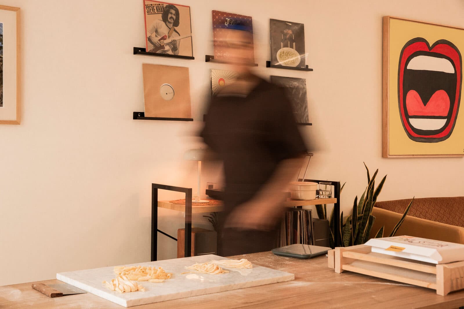 El estudio de Parola en movimiento durante una preparación
